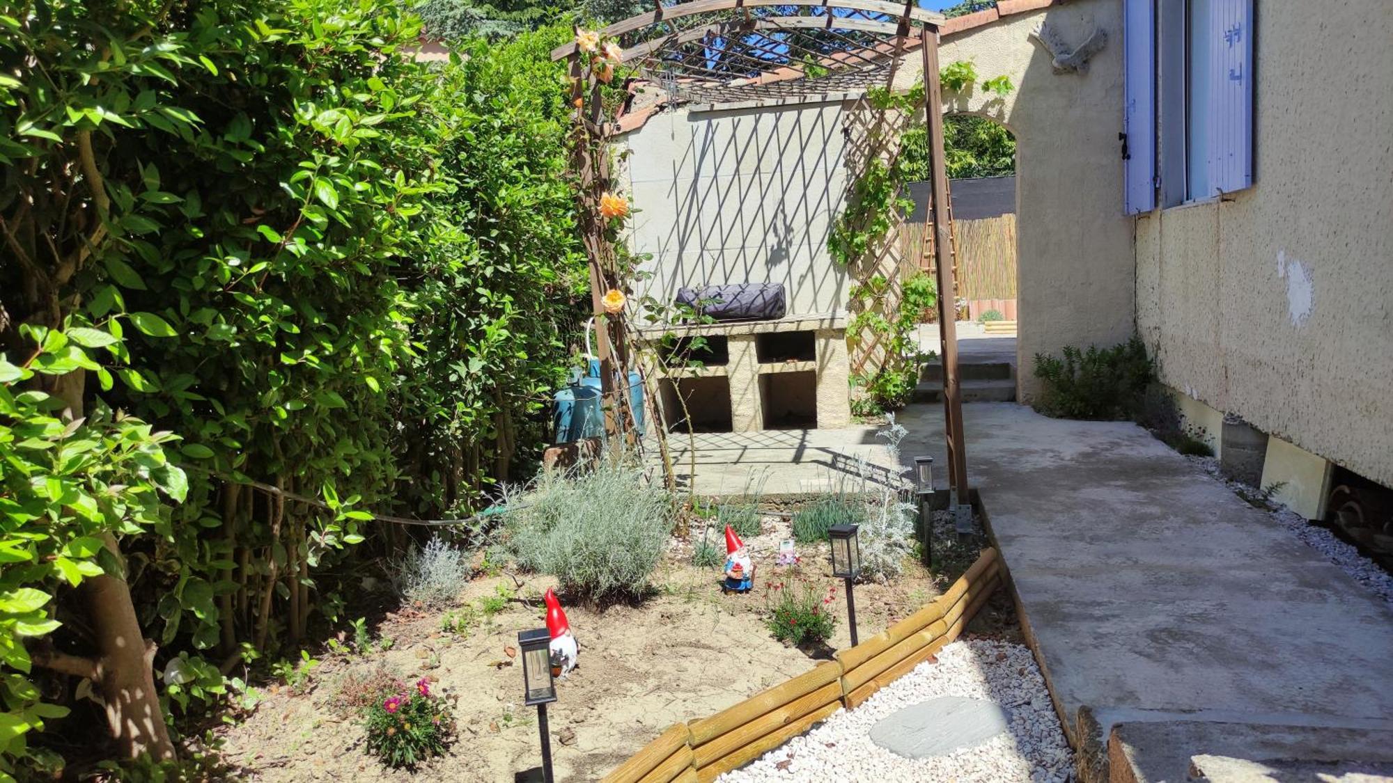 Le Jardin Des Rocailles - Villa 4 Chambres Climatisee Avec Piscine A Deux Pas D'Avignon Вільнев-лез-Авіньйон Екстер'єр фото